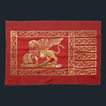 Venezianische Flagge Küchentuch<br><div class="desc">Die Flagge der Republik von Venedig die traditionelle Ikone von St Mark - den Löwe des Heiligen Kennzeichens kennzeichnend. Der Text, der in Latein auf das Buch geschrieben wird, sagt: "Pax Tibi Marce, evangelista meus." (Mai-Frieden ist mit Ihnen, Kennzeichen, mein Evangelist.). Der Löwe ist das Symbol des Heiligen Kennzeichens (San...</div>
