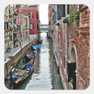 Venice Alleyway Quadratischer Aufkleber