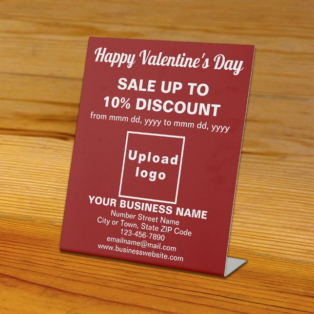Vente de Saint-Valentin sur le panneau du Piédesta (Business Valentine sale on red pedestal sign. Signage to attract more customers.)