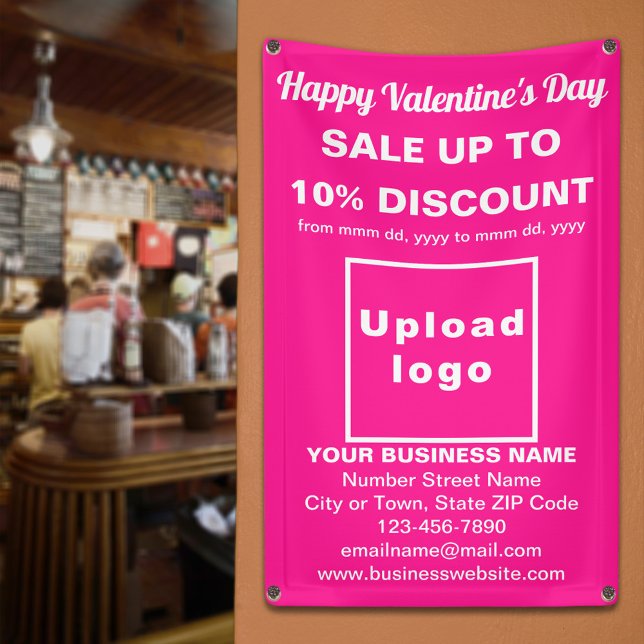Vente de Saint-Valentin sur une bannière rose (Business Valentine sale on pink banner. Signage to attract more customers.)