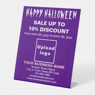 Vente d'Halloween d'affaires sur un panneau sur pi