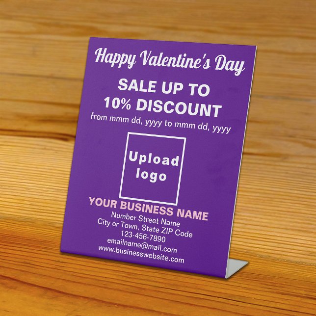 Vente Valentine d'affaires sur panneau Pedestal vi (Business Valentine sale on purple pedestal sign. Signage to attract more customers.)