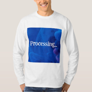 Verarbeitung im blauen Hintergrund T-Shirt