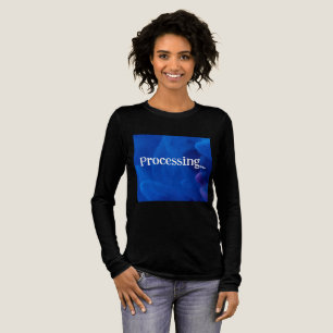 Verarbeitung im blauen Hintergrund Tri-Blend Shirt