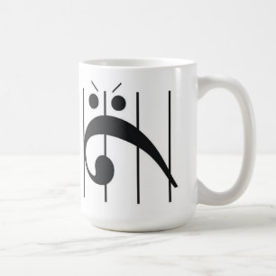 Verärgerter Bassschlüssel eingeschlossen Kaffeetasse