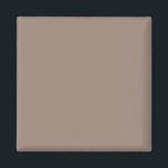 Verbessern Sie Ihren Wohnzimmerstil mit einem Brau Magnet<br><div class="desc">Umgestalten Sie Ihr Wohnzimmer mit einer atemberaubenden,  braunen Wand,  die eine schicke Uhr als Zeitmesser enthält. Erschaffen Sie ein modernes und rustikales Ambiente mit neutralen Farben für eine minimalistische Wohngestaltung!</div>