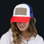 Verbessern Sie Ihren Wohnzimmerstil mit einem Brau Truckerkappe<br><div class="desc">Umgestalten Sie Ihr Wohnzimmer mit einer atemberaubenden,  braunen Wand,  die eine schicke Uhr als Zeitmesser enthält. Erschaffen Sie ein modernes und rustikales Ambiente mit neutralen Farben für eine minimalistische Wohngestaltung!</div>
