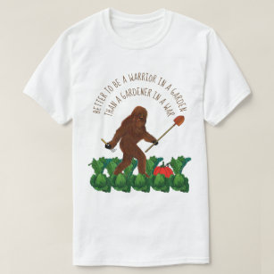Verbessern Sie, um ein Krieger in einem Garten zu T-Shirt