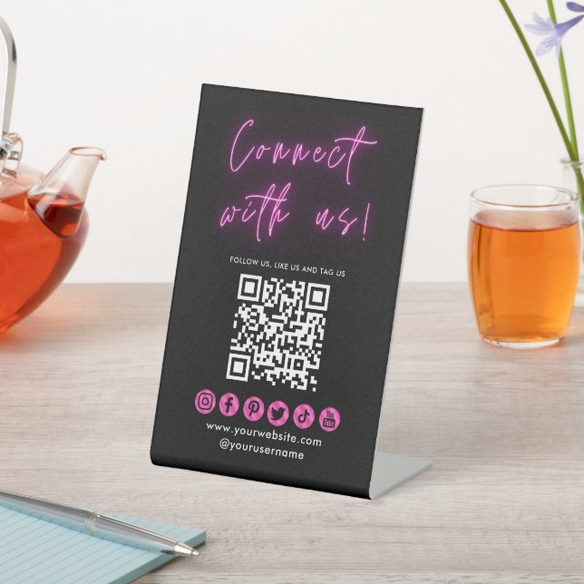 Verbinden Sie uns mit schwarz rosa QR-Code Social  Sockelschild (In SItu)