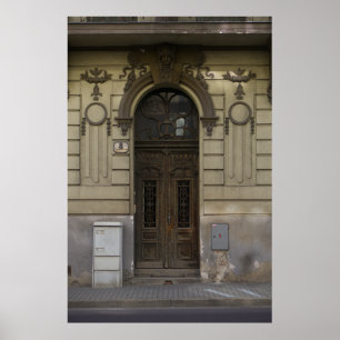 Verblasenes Grandeur: Eintritt in das Znojmo Gebäu Poster
