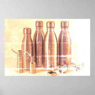 Verblasste braune Stahl-Wasserflaschen an einer Re Poster