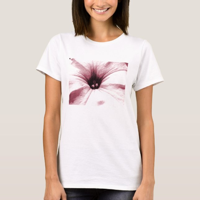 Verblaßtes rosa Blumenmakrobild T-Shirt (Vorderseite)