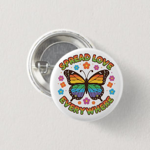 Verbreite Liebe überall – Regenbogen-Schmetterling Button