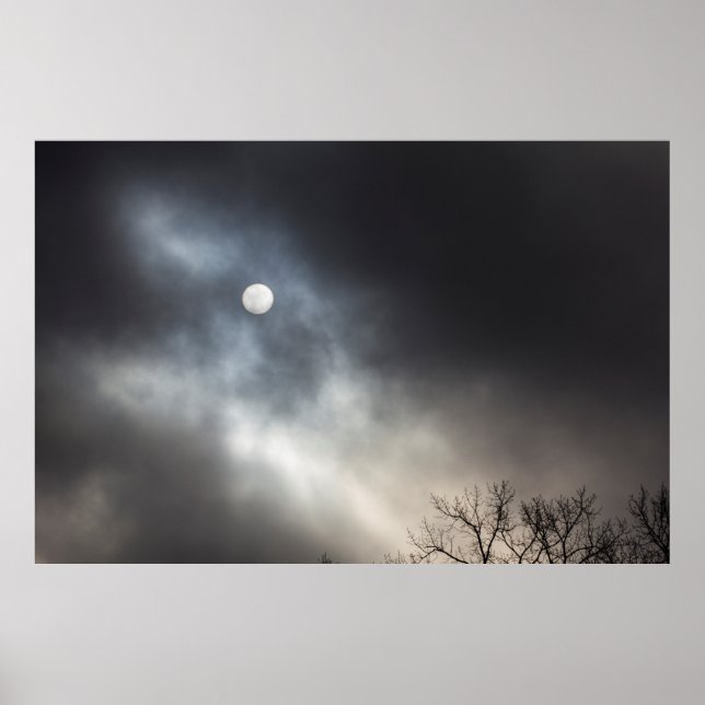Verdeckte Sonne an einem wolkigen Morgen Poster (Vorne)