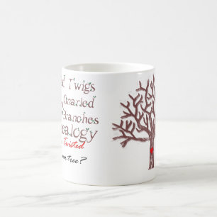 Verdrehte Zweige auf knotiger Kaffeetasse