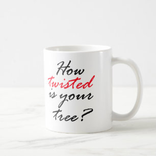 Verdrehte Zweige auf knotiger Kaffeetasse