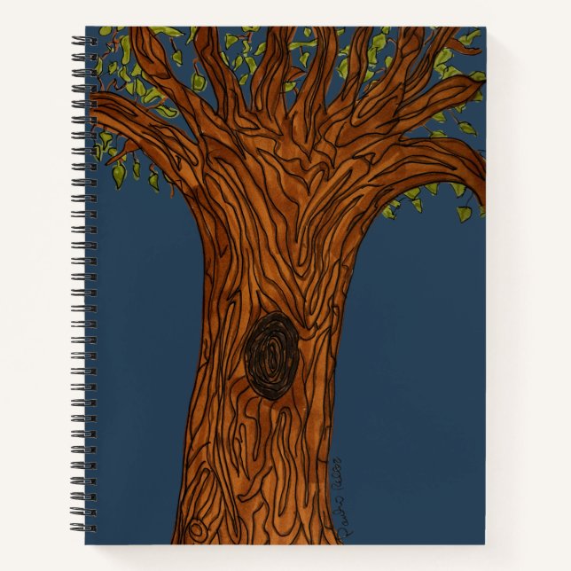 Verdrehter Baum mit blauem Hintergrund Notizbuch (Vorderseite)
