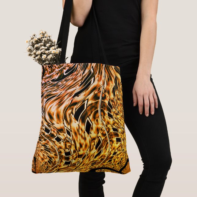 Verdrillt mit einem leichten Schatten von Korallen Tasche (Von Nahem)