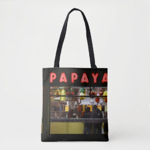 Vereinigte Staaten, New York. Gray's Papaya: Fenst Tasche