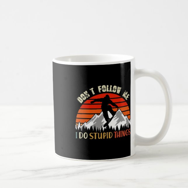 Verfolge mich nicht, ich tue dumme Dinge, die Snow Kaffeetasse (Rechts)