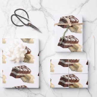 Verführerische Schokoladenkuchenstücke mit weißer  Geschenkpapier Set