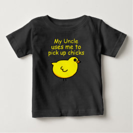 Vergnügt lustiger Onkel und niedliches Küken Baby T-shirt