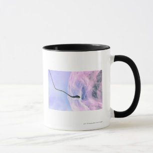 Vergrößerter Blick auf Samenzellen, die ein Ei Tasse