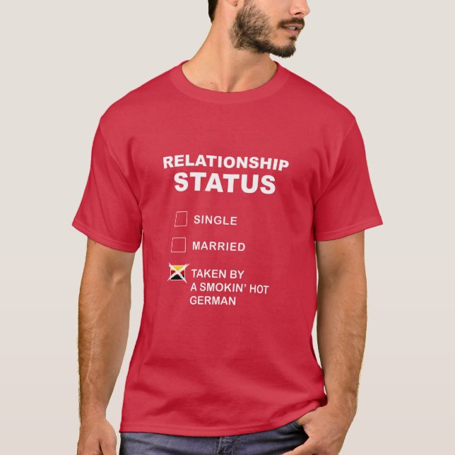 Verhältnis-Status: Genommen durch einen smokin T-Shirt (Vorderseite)