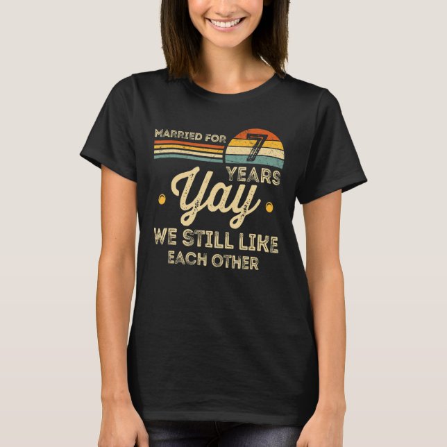 Verheiratet 7 Jahre lang mögen wir einander Hochze T-Shirt (Vorderseite)