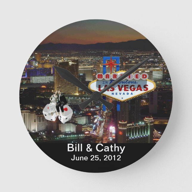 VERHEIRATET in Las Vegas Wall Clock Runde Wanduhr (Vorderseite)