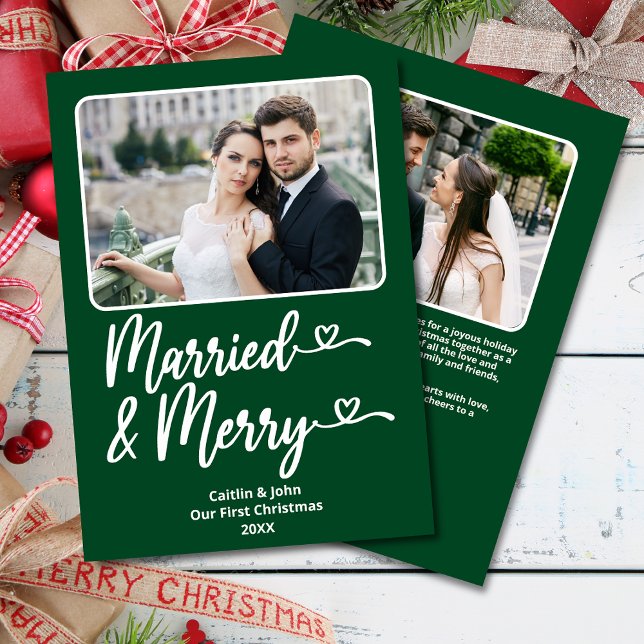 Verheiratet Merry 1. Weihnachten Neu verheiratetes (Married & Merry Custom 2-Photo Green Christmas Card with hearts, personal message & photo on back.)
