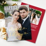 Verheiratet Merry Newlywed 1. Xmas Red Hearts Foto Folien Feiertagskarte<br><div class="desc">Diese Verheiratete und fröhliche Grusskarte aus 2-Foto-Gold ist der perfekte Weg, um ein frisch vermähltes Ehepaar zu feiern, mit seinem sauberen und modernen Schriftart und den klassischen Urlaubstönen, dem Zimmer für zwei Fotos, sowie einer personalisierten Botschaft auf dem weihnachtroten Hintergrund auf der Rückseite. Die spielerische "Verheiratete und fröhliche" Botschaft ist...</div>