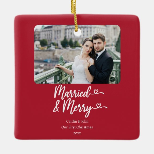 Verheiratet Merry Newlyweds Erstes Foto Red Keramikornament (Vorderseite)