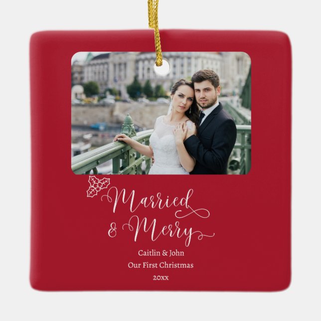 Verheiratet Merry Newlyweds Erstes Weihnachts-Rote Keramikornament (Vorderseite)