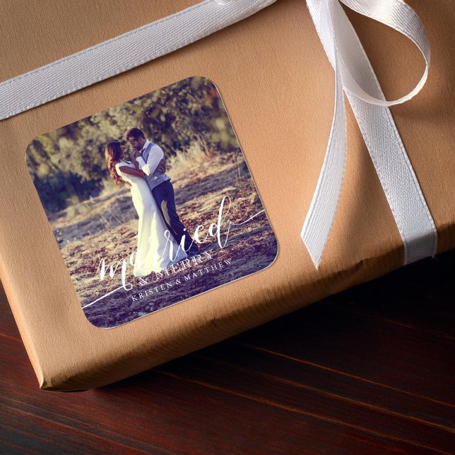 Verheiratet und froh quadratischer aufkleber (Von Creator hochgeladen)