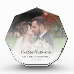 Verheiratete Hochzeitspaare - Foto<br><div class="desc">Erste Weihnachten als Verheiratete Hochzeit Foto Custom Foto Block. Sie können ganz einfach Ihr Lieblings-Hochzeitstag Foto, Datum und Namen als Paar hinzufügen, indem Sie auf den Button "Personalisieren" klicken</div>