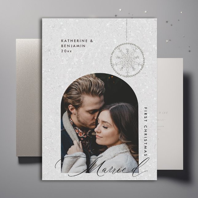verheiratete Snowflakes Boho Modernes Foto Feiertagskarte (christmas card first married couple black white glitter boho arch modern minimalist snowflakes)