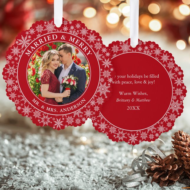 Verheiratete und fröhliche Hochzeit Foto Schneeflo Ornament Karte (A greeting card that is also an ornament! Customize with your photo and personalized text.)