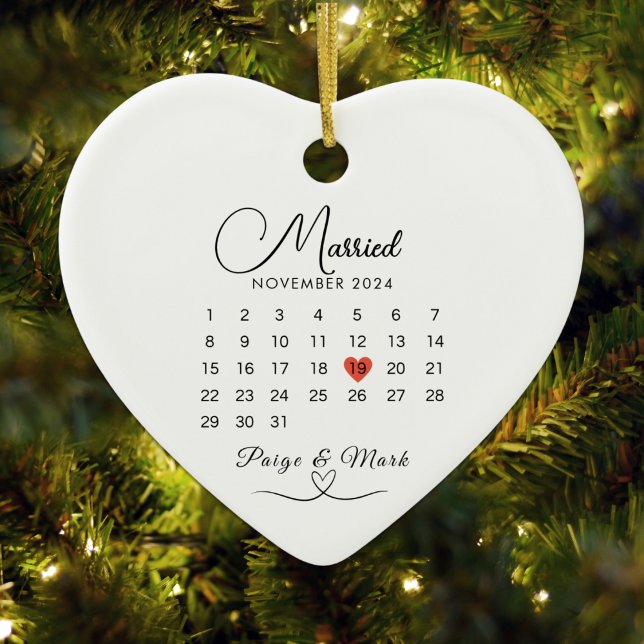 Verheirateter Kalender - Hochzeitstag bleiben weiß Keramik Ornament (Married Calendar Wedding Date Keepsake White Ceramic Ornament)