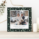 Verheirateter und fröhlicher Winter Greenery Foto  Feiertagskarte<br><div class="desc">Moderne und einfache Weihnachten | Holiday Foto Karte auf einem grünen und weißen Wintergarten Hintergrund. Für eine erweiterte Anpassung dieses Designs klicken Sie bitte auf die SCHALTFLÄCHE BLUE DESIGN TOOL,  um Schriftart,  Größe und Farbe zu ändern.</div>