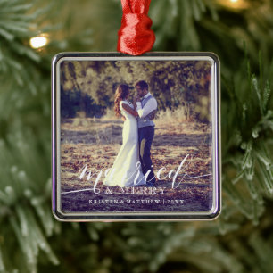 Verheiratetes und fröhliches Newlyweds Weihnachts- Ornament Aus Metall