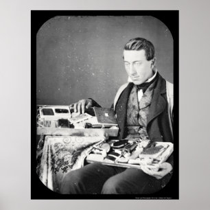 Verkäufer zeigt seinen Werken Daguerreotyp 1852 Poster