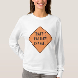 Verkehrsmuster Geändertes Straßenwarnschild Orange T-Shirt