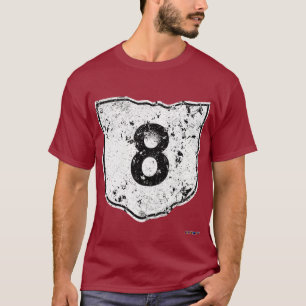 Verkehrsschild des Weges 8 - beunruhigt T-Shirt