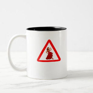 Verkehrsschild mit Tänzer im roten Kleideremoticon Zweifarbige Tasse