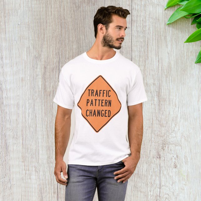 Verkehrszeichen geändert T-Shirt (Von Creator hochgeladen)