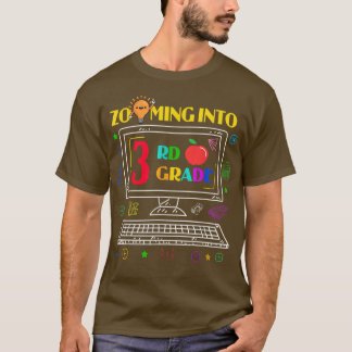 Verkleinerung in den dritten Klasse zurück in den T-Shirt