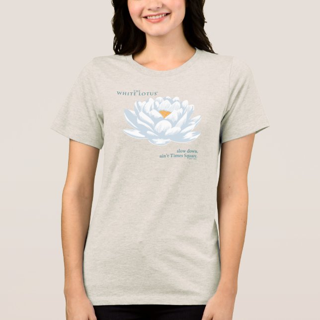 Verlangsamt, nicht zu spät - der weiße Lotus Tri-Blend Shirt (Vorderseite)