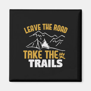 Verlasse die Straße, nimm die Trails, Bergwandern Magnet
