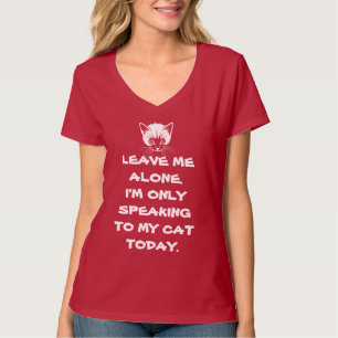 Verlassen Sie mir allein mich sprechen nur mit T-Shirt